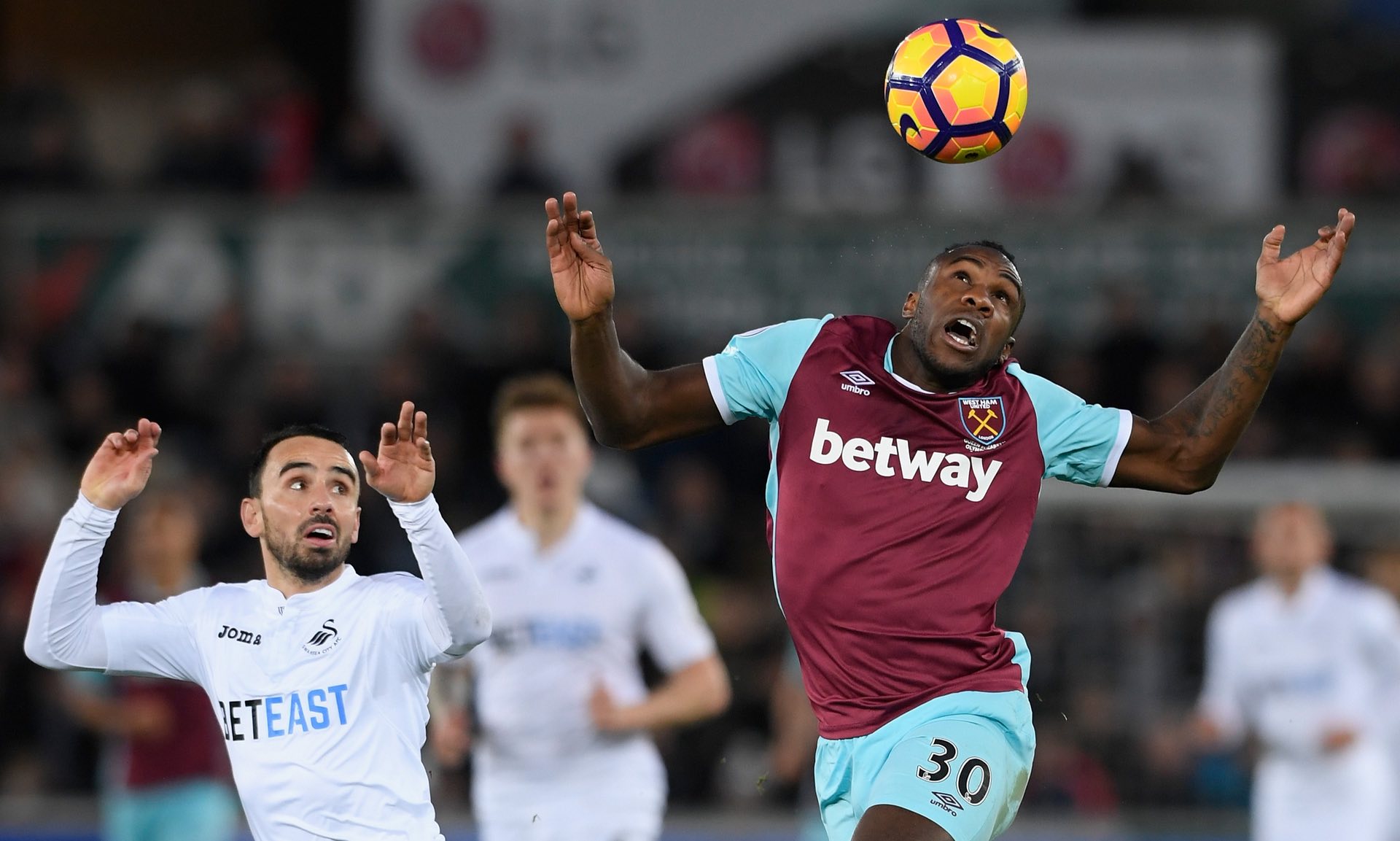 更展现出她 更展现出她